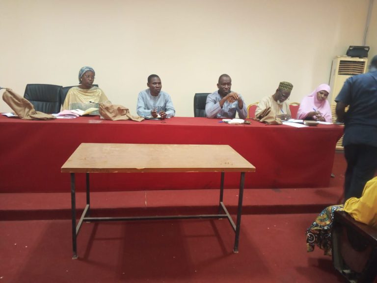 Une séance d’enrôlement et d&rsquo;information entre la Mutuelle de Santé des Agents de l’État (MSAE), les agents de l&rsquo;Institut National de la Recherche Agronomique du Niger (INRAN)